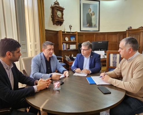 Instante del encuentro entre representantes del Gobierno Provincial y del Ayuntamiento de Hellín