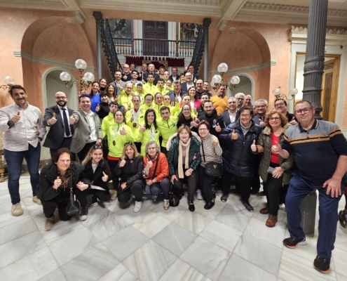 Foto de familia con el CD San Ginés-Adapei de Asprona