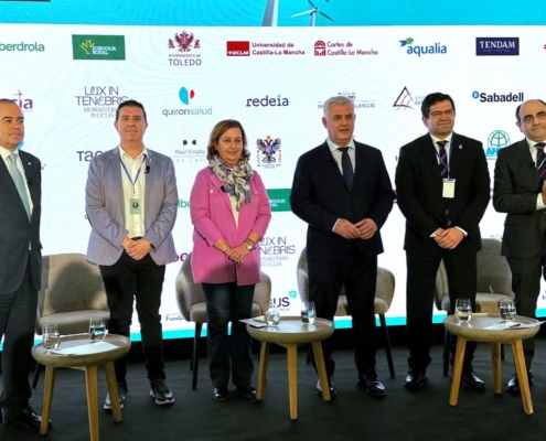 Foto de familia en el III Foro Económico celebrado en Toledo