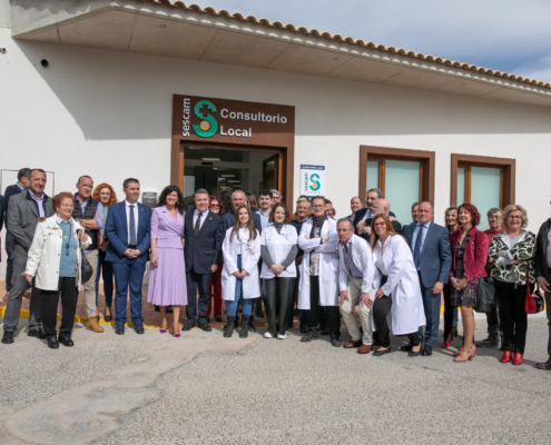 Foto de familia en la inauguración del Consultorio Local de Barrax