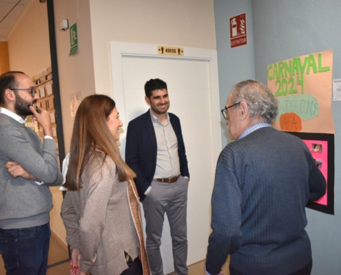 El presidente y la terapeuta de AFA Almansa conversan con los representantes provinciales en la sede de la asciación