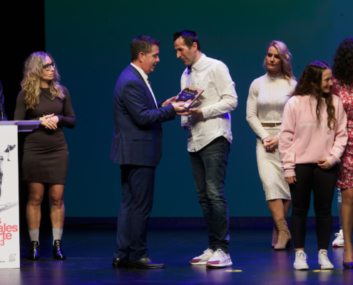 El presidente entrega el premio a Alejandro González