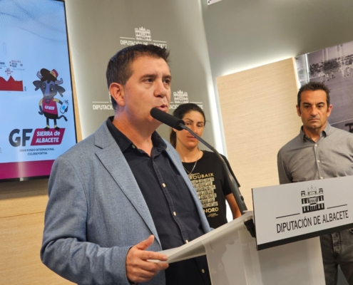 Imagen del presidente provincial durante la presentación del III GF Sierra de Albacete