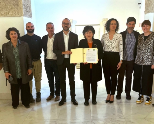 'Foto de familia' tras la firma en el Taller del Moro de Toledo del convenio entre el IEA y la FUCIN