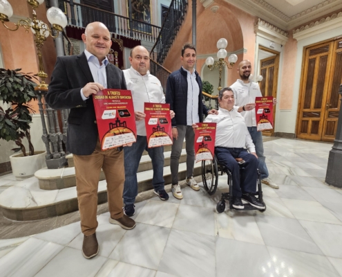 Los protagonistas posan en el hall del Palacio Provincial con el cartel del X Trofeo 'Ciudad de Albacete-Diputación Memorial Encarnación Rodríguez'