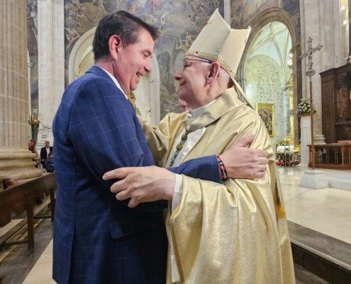 El presidente de la Diputación de Albacete asiste a la misa celebrada en la Catedral en agradecimiento a la dedicación de Ángel Fernández dura ...