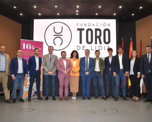 Cabañero clausura la tertulia organizada por la Fundación del Toro de Lidia en el marco del Día Internacional de la Tauromaquia