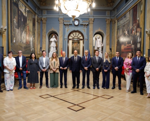 Foto de familia con el presidente del Senado