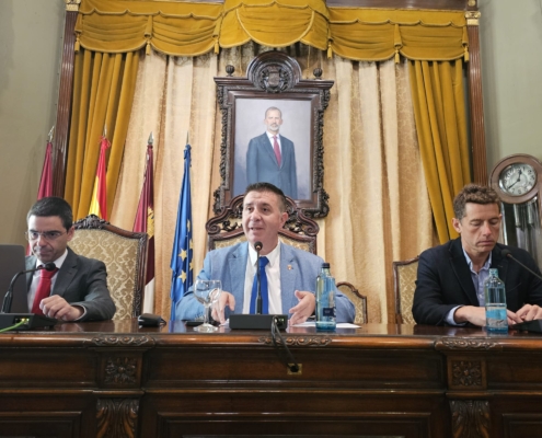 Imagen de la mesa de la Presidencia en el Pleno provincial de mayo 2024