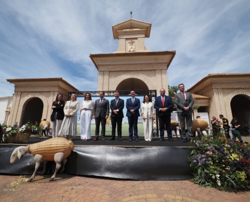 Foto de familia en la apertura de Expovicaman