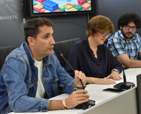 El diputado de Juventud y Deportes en la presentación de Albacete Ágora Open 2024 de cubos de Rubik