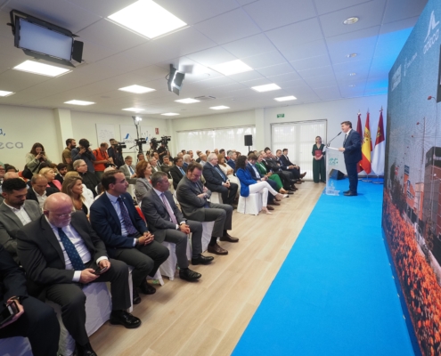 Plano general de la sala durante el turno de palabra del presidente provincial