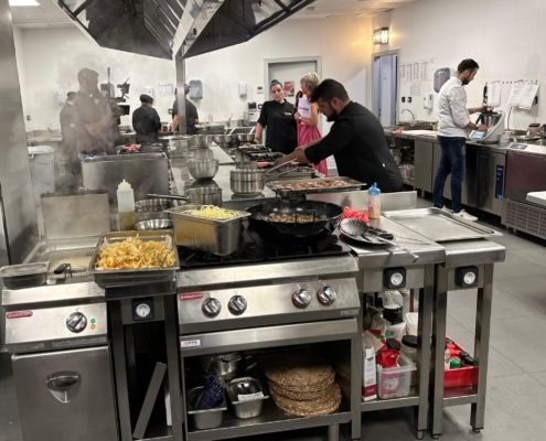 El diputado de Servicios Sociales en la Escuela de Hostelería El Sembrador en la iniciativa AB COOKING