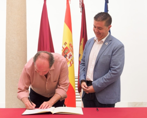 Fundación Familia en la firma de su convenio con la Diputación de Albacete en el Claustro del Centro Cultural La Asunción