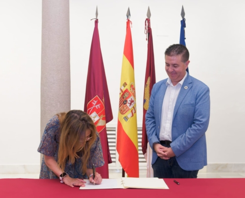 AMAC en la firma de su convenio con la Diputación de Albacete en el Claustro del Centro Cultural La Asunción