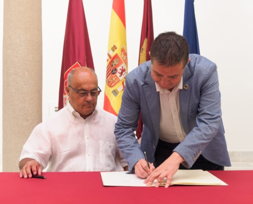 COCEMFE Albacete en la firma de su convenio con la Diputación de Albacete en el Claustro del Centro Cultural La Asunción