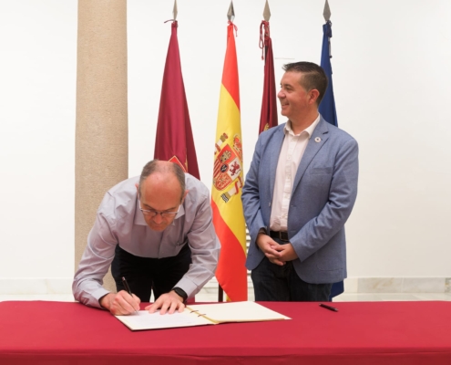Desarrollo Autismo en la firma de su convenio con la Diputación de Albacete en el Claustro del Centro Cultural La Asunción