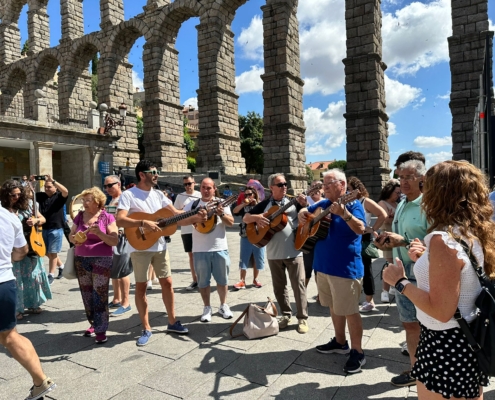 La cuadrilla del grupo de folklore ‘Abuela Santa Ana’ participa en ‘Folk Segovia’, uno de los festivales más prestigiosos de España, de  ...