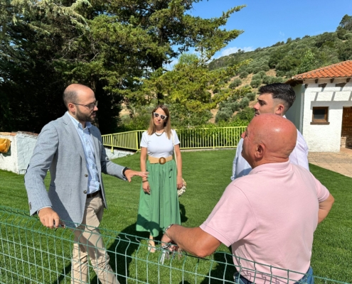 El vicepresidente provincial y la diputada de Agenda 2030 en Bienservida con el alcalde y parte de su equipo