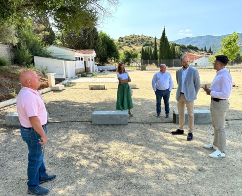 El vicepresidente provincial y la diputada de Agenda 2030 visitan la zona de autocaravanas en Bienservida con el alcalde y parte de su equipo