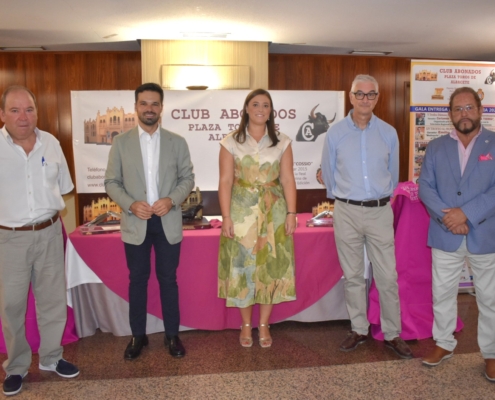 El diputado de Cultura asiste a la presentación de los Trofeos de Feria 2024 del ‘Club Abonados Plaza de Toros de Albacete’