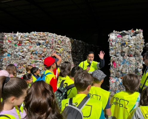 Foto de escolares en visita al Centro de Tratamiento de Residuos Urbanos del CPMA de Albacete