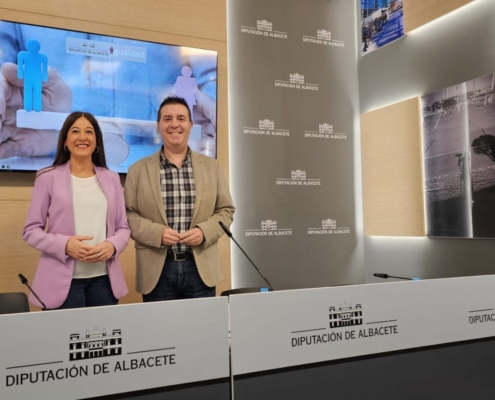 Imagen del presidente junto a la diputada coordinarora de Igualdad