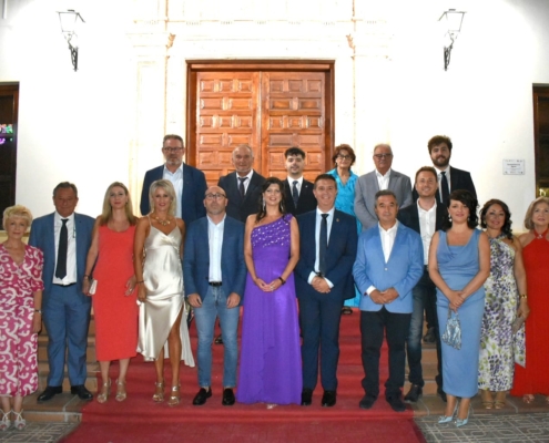 Autoridades a las puertas del Ayuntamiento en la inauguración Fiestas 2024 de San Roque, Barrax