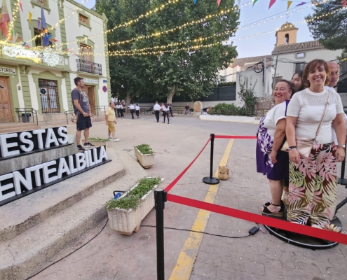 El presidente provincial ‘repite’ compartiendo con los vecinos y vecinas de Fuentealbilla el inicio de las Fiestas Patronales en honor al Sant ...