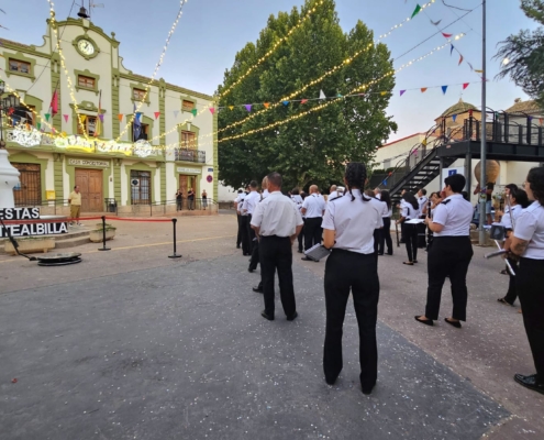 El presidente provincial ‘repite’ compartiendo con los vecinos y vecinas de Fuentealbilla el inicio de las Fiestas Patronales en honor al Sant ...