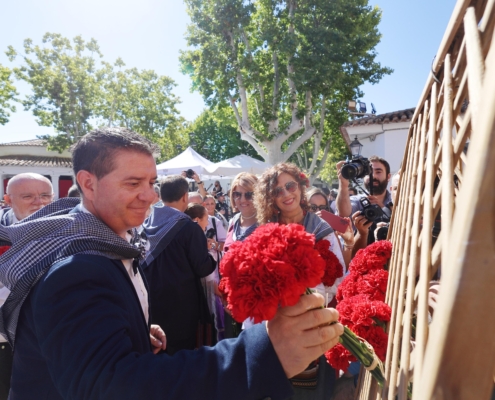 Cabañero agradece a la Peña El Templete su trabajo para hacer crecer una Ofrenda de Flores en la que se pone de manifiesto que ésta es “la Fe ...