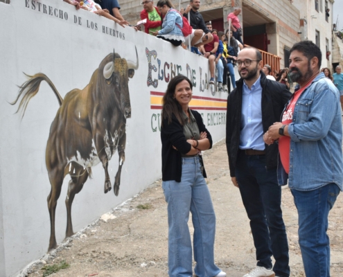 Valera asiste al último de los cinco encierros que vive Elche de la Sierra durante sus fiestas