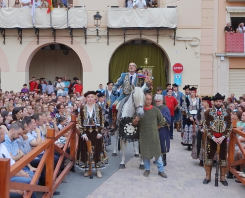 La Diputación de Albacete apoyará a la Asociación de Comparsas de Caudete Nuestra Señora de Gracia en la reedición de un libro sobre los Epis ...