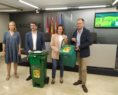 El Consorcio Provincial de Medio Ambiente, Ecovidrio, Ayuntamiento de Albacete y la APEHT, impulsan el reciclaje de vidrio entre los establecimien ...