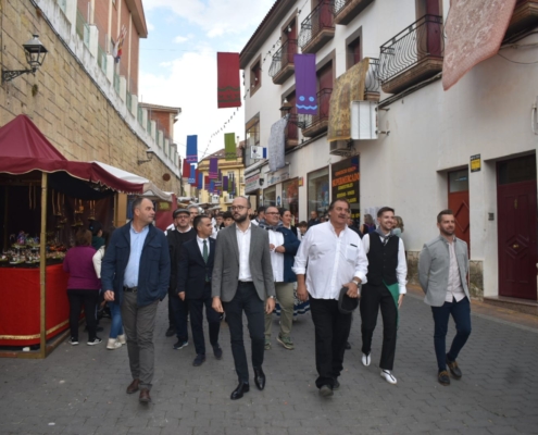 Valera subraya que la Feria de Tradiciones Populares de Yeste “es una enciclopedia y un baúl de la memoria de las tradiciones y costumbres de n ...