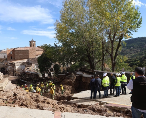 La Diputación de Albacete sigue reforzando recursos en Letur tras la devastación causada por la DANA y sus bomberos se afanan en la búsqueda co ...