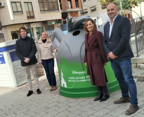 Ecovidrio y Disneyland Paris animan a las familias a sumergirse en la magia del reciclaje de vidrio con iglús tematizados instalados en las calle ...