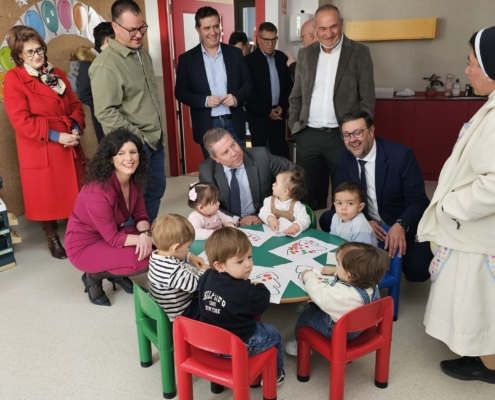 Cabañero celebra el avance en “igualdad, conciliación y desarrollo rural” que supone la apertura de la Escuela Infantil de Barrax