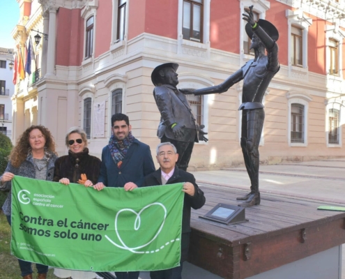 La Diputación de Albacete se suma a la iniciativa ‘Brazaletes de Esperanza’ y sus míticos ‘Don Quijote y Sancho Panza’ ya lucen los suyo ...