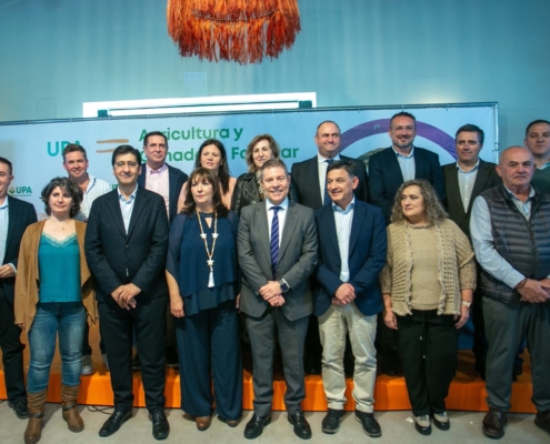 Caba&ntilde;ero acompa&ntilde;a a Juli&aacute;n Morcillo en su reelecci&oacute;n al frente de UPA C-LM y le reitera la mano tendida de la Diputaci&oacute;n de Albacete para seg ...