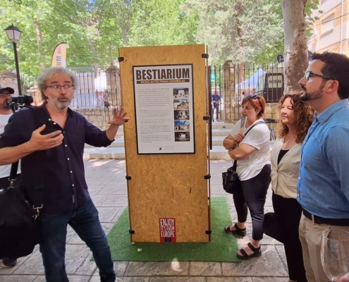 Llanos Sánchez asiste en Alcalá del Júcar a la inauguración de la muestra fotográfica BESTIARIUM, sobre las razas autóctonas y su papel en e ...