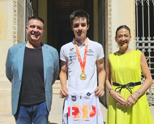 La Diputación de Albacete reconoce a Adrián Fajardo, campeón de España contrarreloj sub-23, como referente del presente y futuro del ciclismo  ...