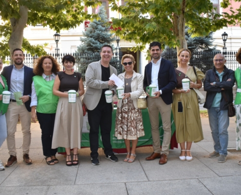 El presidente de la Diputaci&oacute;n de Albacete agradece la labor de la AECC y reivindica la importancia de invertir en investigaci&oacute;n pidiendo que ...