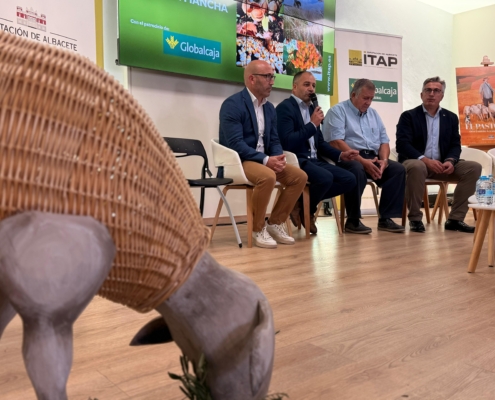 La Lonja Agropecuaria celebra su tradicional sesi&oacute;n en el stand de la Diputaci&oacute;n en la Feria 2025