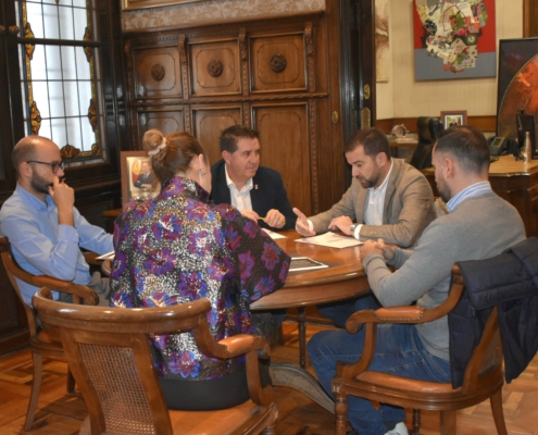 El presidente de la Diputaci&oacute;n de Albacete mantiene un encuentro con el m&aacute;ximo responsable de ADEPRO reafirmando el compromiso de la instituci&oacute; ...