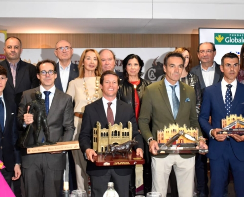 La Diputaci&oacute;n acompa&ntilde;a al Club de Abonados de la Plaza de Toros en la entrega de los Trofeos Feria de Albacete 2025