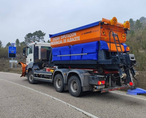 La Diputaci&oacute;n mantiene activo su operativo preventivo en la red viaria provincial con m&aacute;s de 80 toneladas de sal distribuidas desde el inicio de ...