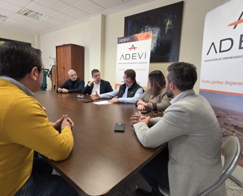 El presidente de la Diputaci&oacute;n aborda con ADEVI los retos y oportunidades del tejido productivo de Villarrobledo