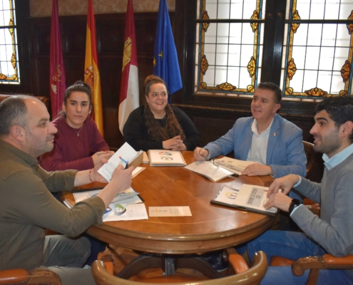 Caba&ntilde;ero pone en valor el trabajo de la asociaci&oacute;n &lsquo;Entre Todos&rsquo; en favor del desarrollo rural y la inclusi&oacute;n sociolaboral en la Sierra del ...