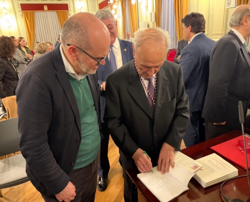 El diputado de Sanidad felicita al traumat&oacute;logo Pedro Guill&eacute;n Garc&iacute;a, nuevo Acad&eacute;mico de Honor de la Real Academia de Medicina de C-LM